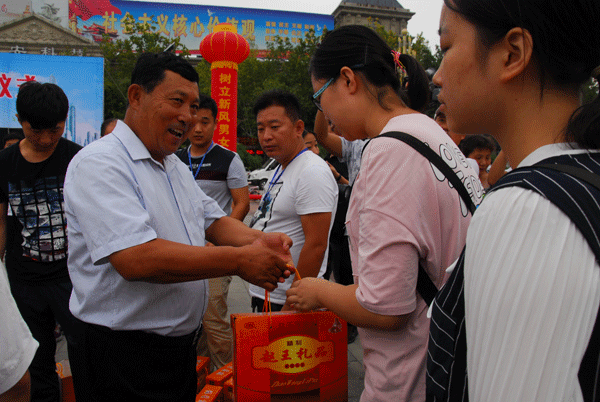 赵王集团董事长李书田爱心助力“圆梦女孩志愿行动” - 河北赵王酒业有限公司